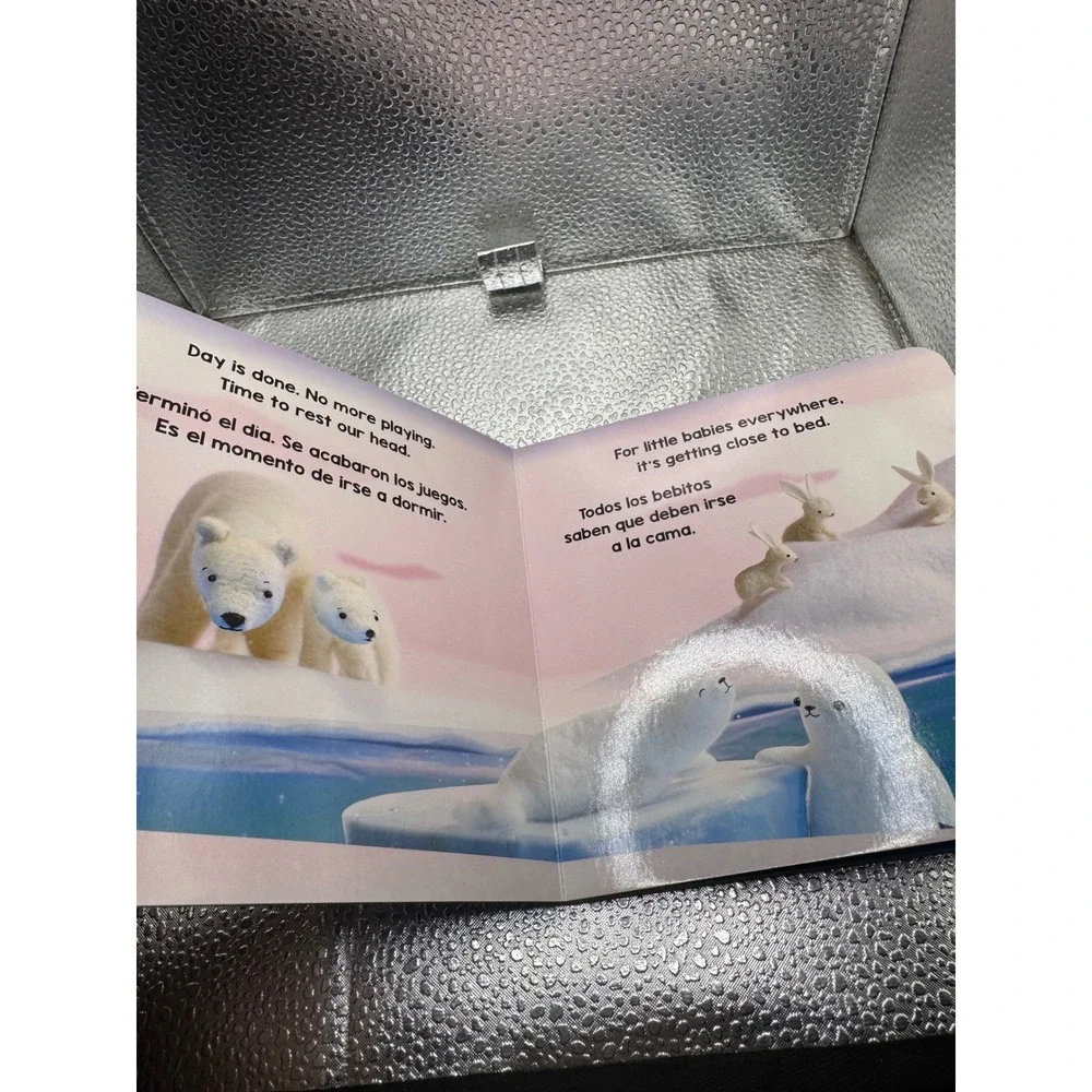 Sleep Tight Polar Bear Sabina Gibson Bilingual English Spanish Board Book 2023